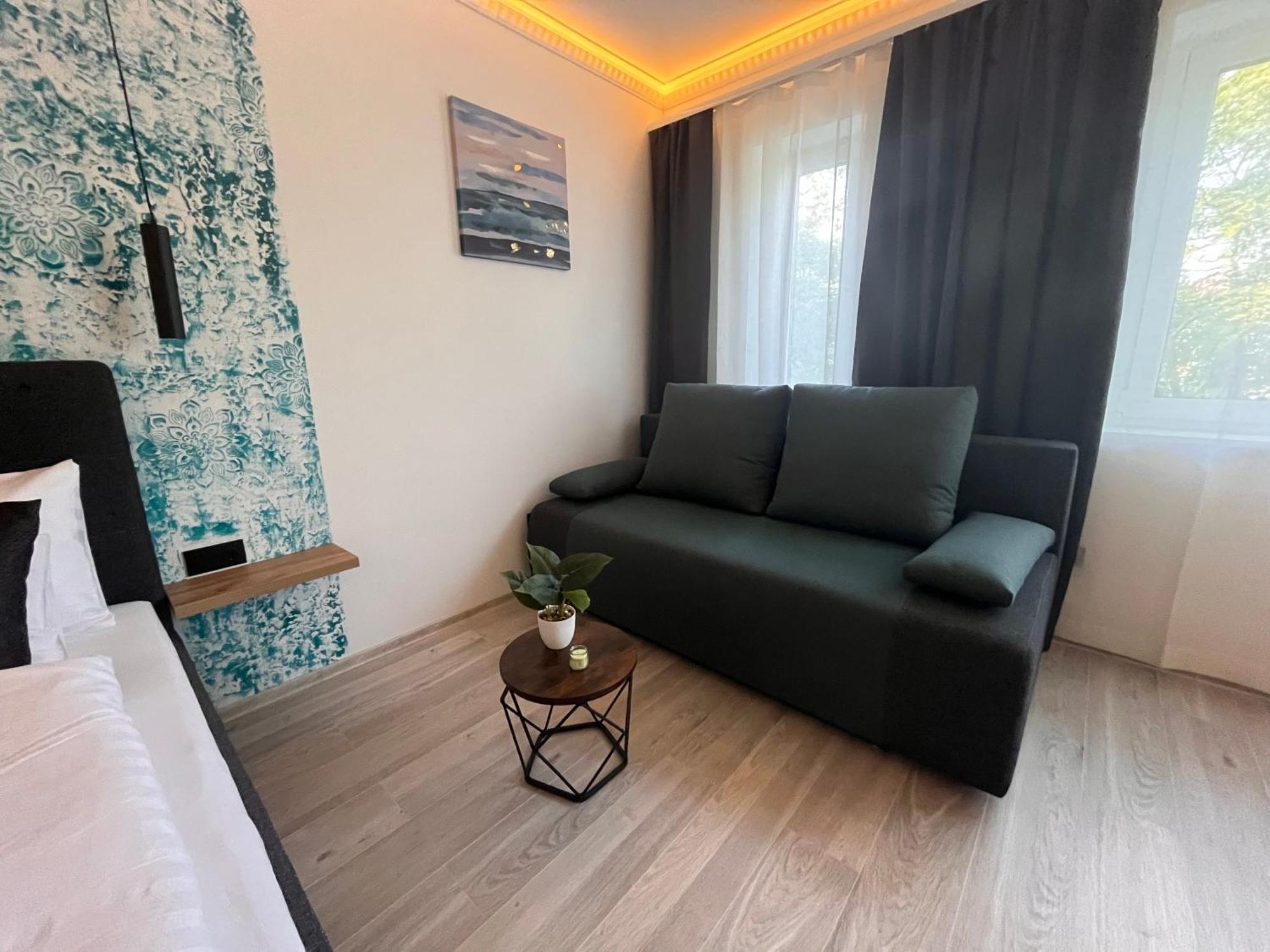 Varkapu Apartmanok 2 Дьюла Экстерьер фото