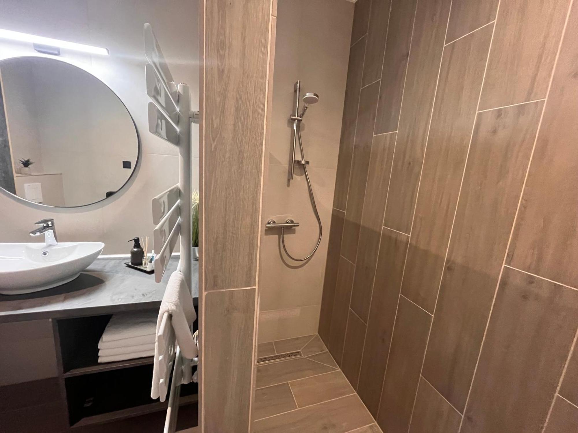 Varkapu Apartmanok 2 Дьюла Экстерьер фото