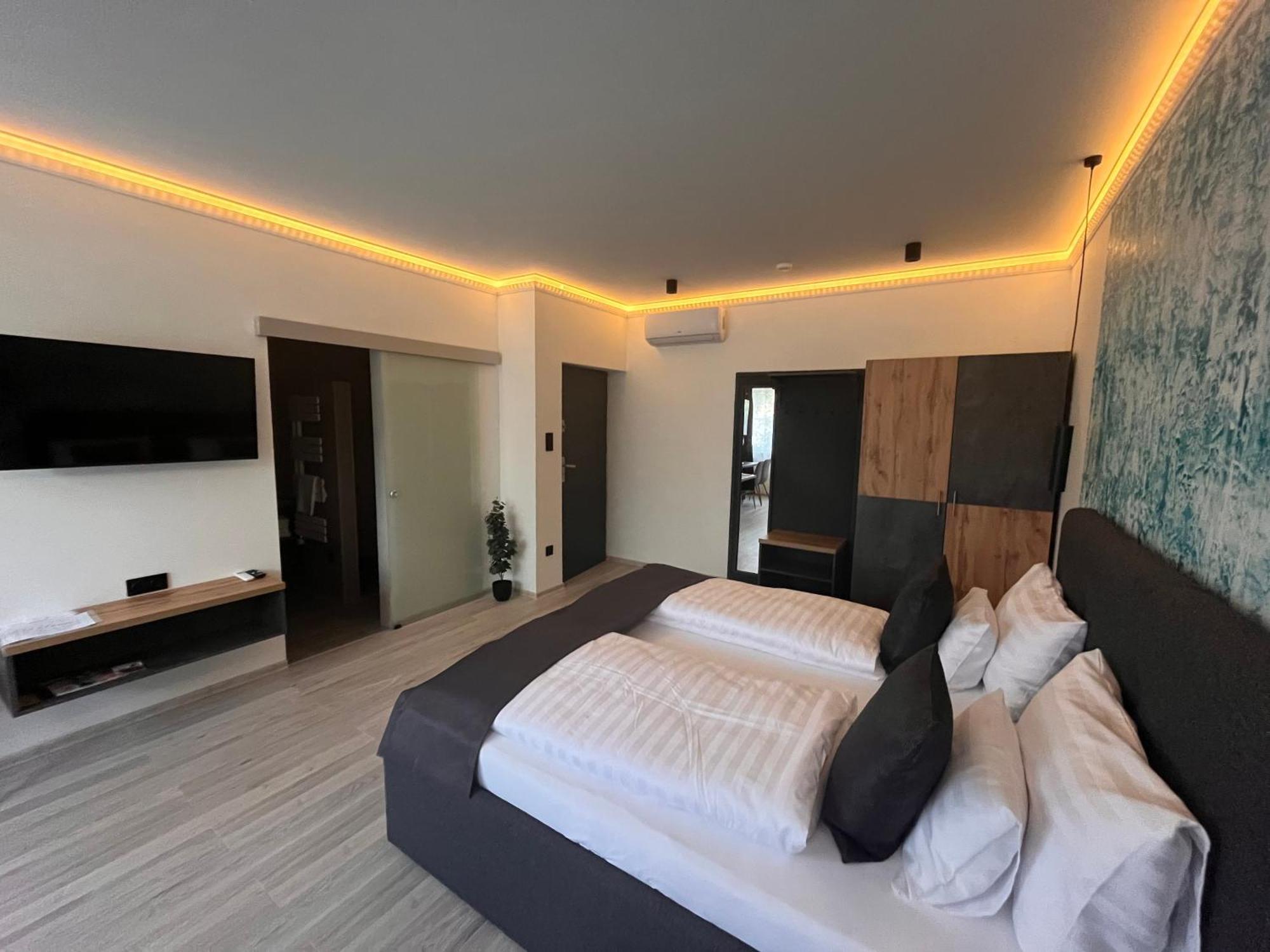 Varkapu Apartmanok 2 Дьюла Экстерьер фото
