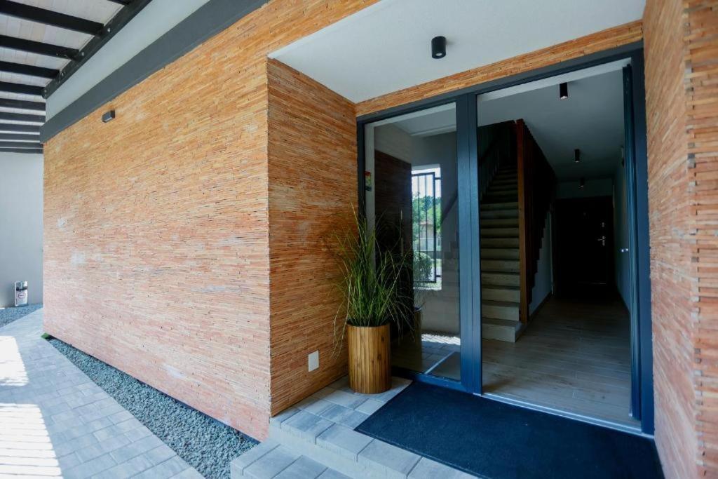Varkapu Apartmanok 2 Дьюла Экстерьер фото